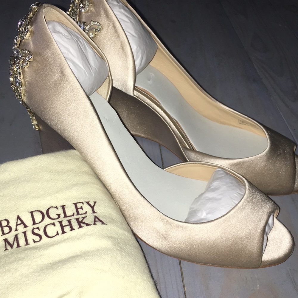 Badgley Mischka cream satin wedges